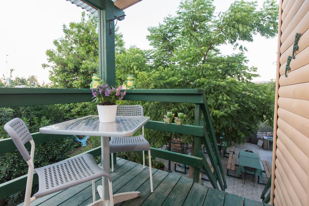 Leyad Hashmura Lodging Yesud HaMa'ala Eksteriør billede
