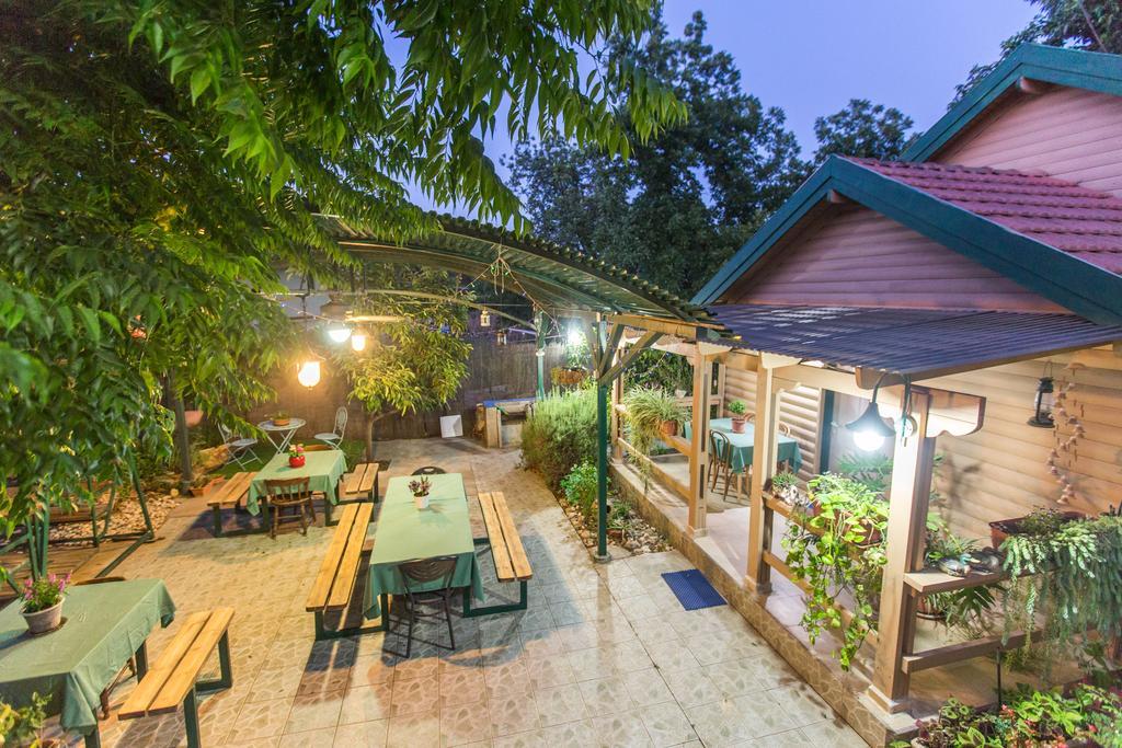 Leyad Hashmura Lodging Yesud HaMa'ala Eksteriør billede